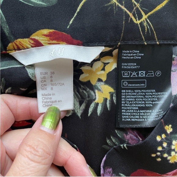 H&M Dark Floral Lillies Asymmetric Flowy Skirt - 8/M - Picture 6 of 7